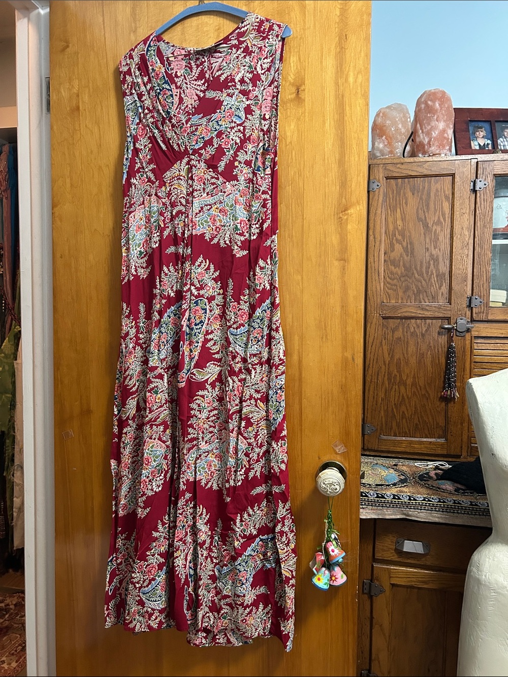 Vintage Kamellia Sleeveless Floral Maxi Dress in Burgundy Paisley